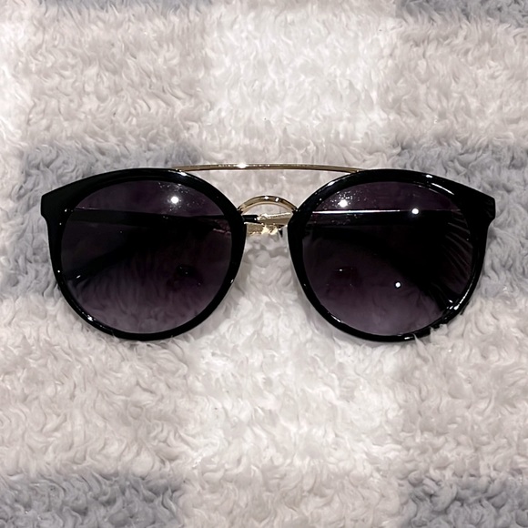 Sunglasses - Picture 2 of 9